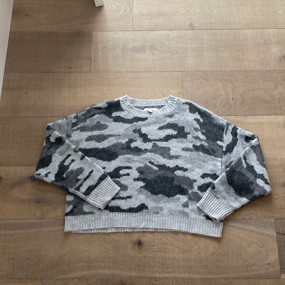 American Eagle sweater